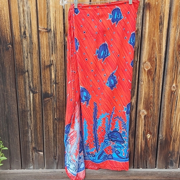 Red under the sea Sarong - Picture 7 of 8